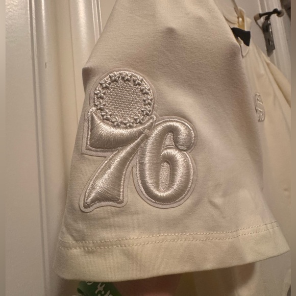 Philadelphia 76ers Pro Standard Luxe Cream Boxy Crop Top NWT - Picture 5 of 10